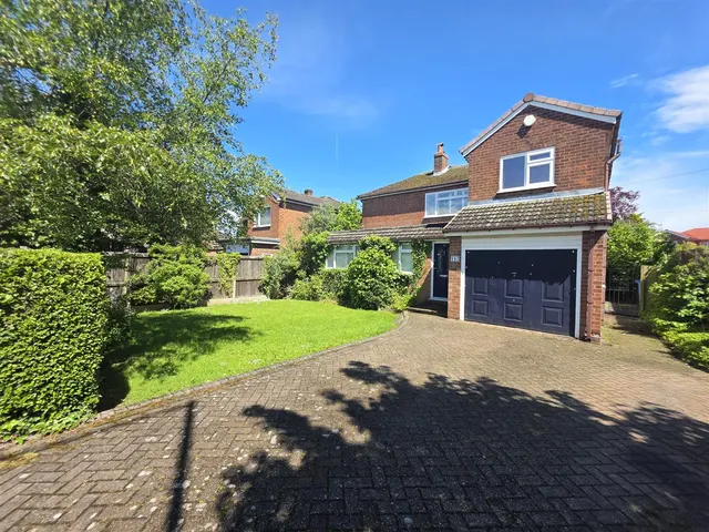 Outwood Road, Heald Green, photo 1