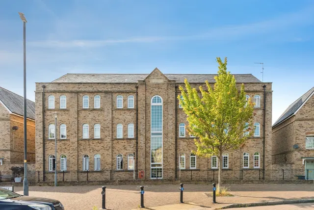 Alicia Close, Swindon, photo 1