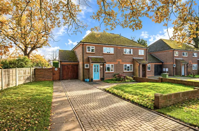 Almond Close, Guildford, GU1, photo 1