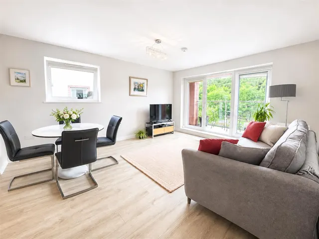 Photo 2 — Bothwell Road, Uddingston, Glasgow, G71 7FJ