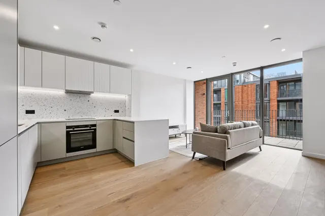 Carnwath Road, London, SW6, photo 1