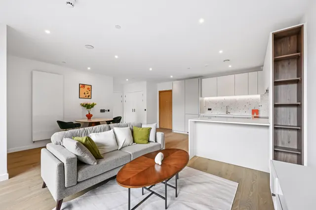 Carnwath Road, London, SW6, photo 2
