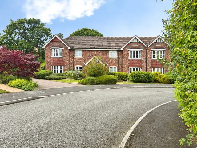 Bloomfield Close, Cheadle, photo 2