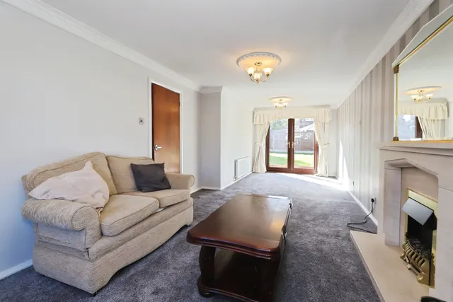 Alverstoke Close, Pendeford, WV9, photo 3