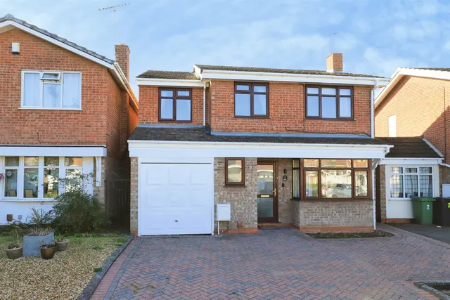 Alverstoke Close, Pendeford, WV9, photo 1