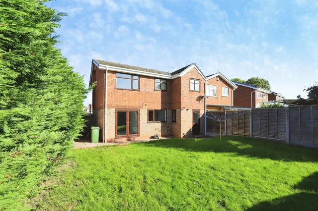 Alverstoke Close, Pendeford, WV9, photo 2