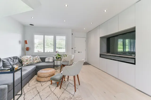 Photo 2 — 11 Tomblin Mews, London