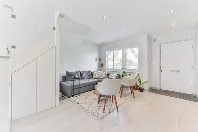 Photo 3 — 11 Tomblin Mews, London