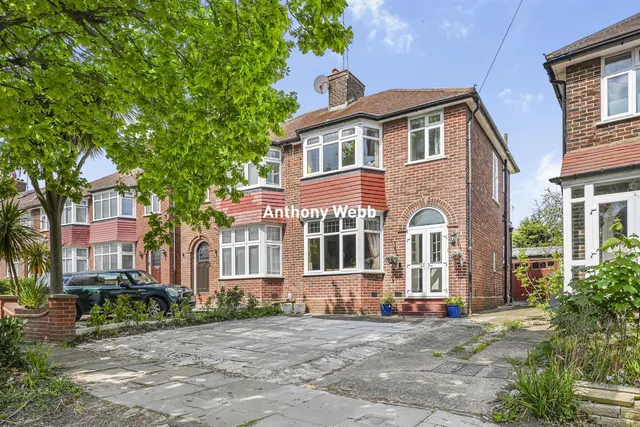 Fountains Crescent, Southgate, N14, photo 1
