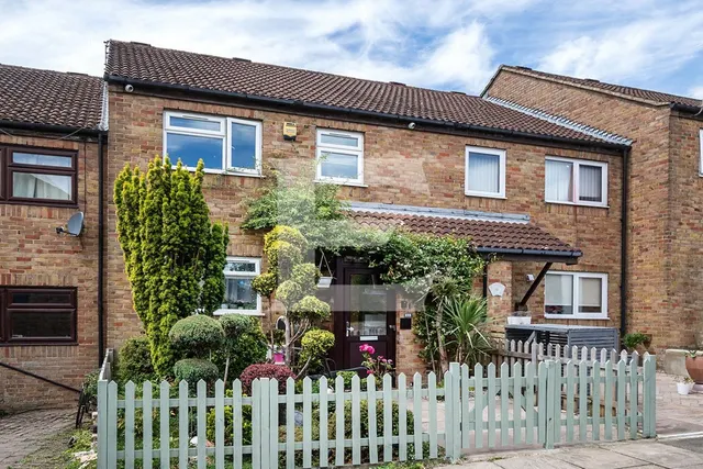 Moorlands Avenue, Mill Hill, NW7, photo 1