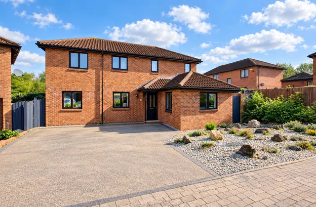 Coberley Close, Downhead Park, MK15, photo 2