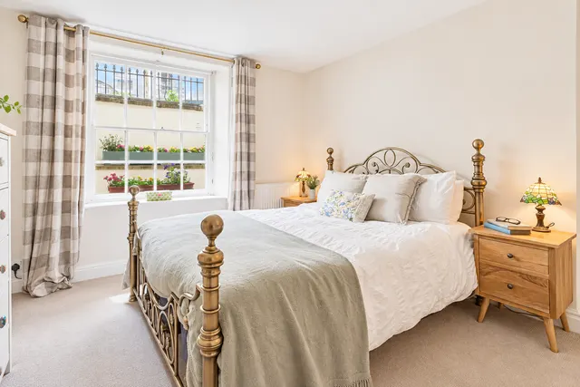 Grosvenor Place South, Cheltenham, GL52, photo 3
