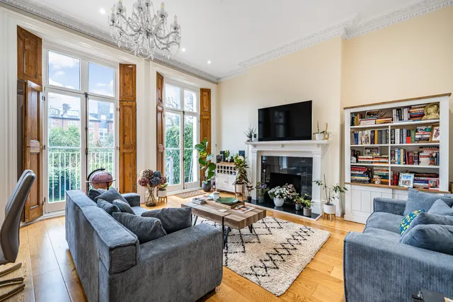 Photo 2 — Flat 2, 17 Buckland Crescent, London