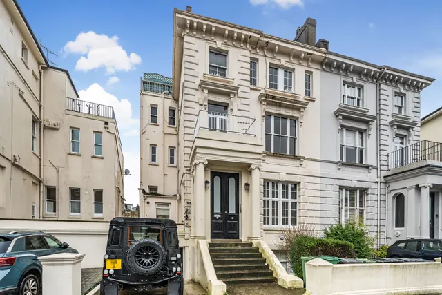 Photo 3 — Flat 2, 17 Buckland Crescent, London