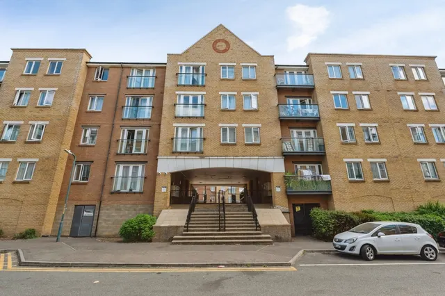 Black Eagle Drive, Northfleet, DA11, photo 1