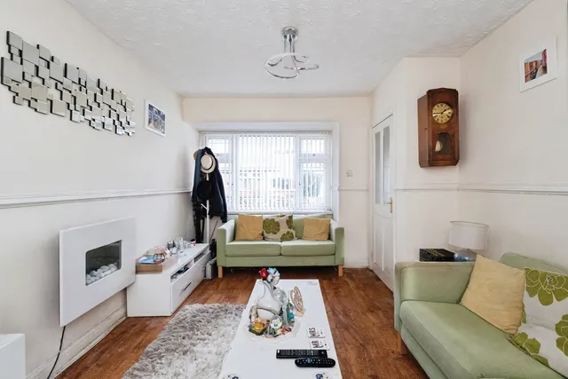 Photo 3 — Franklyn Road, Droylsden, Manchester, Greater Manchester, M43