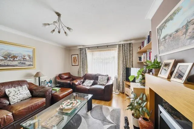 Holden Road, London, N12, photo 2