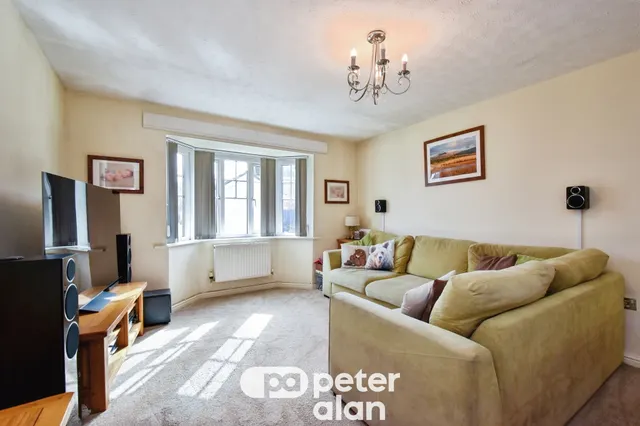 Springfield Gardens, Aberdare, CF44, photo 2