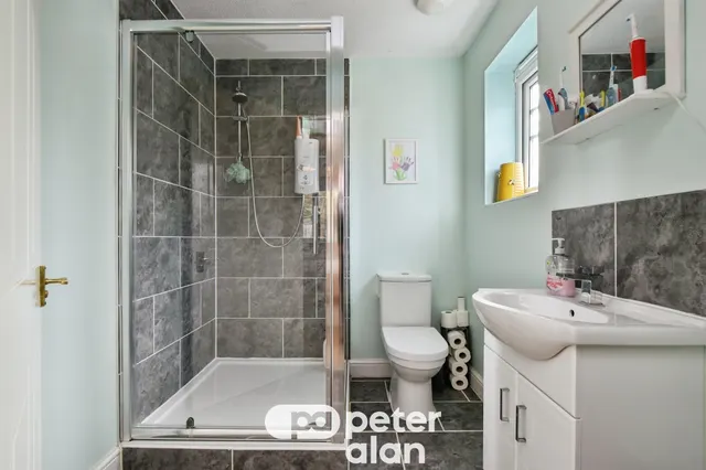 Springfield Gardens, Aberdare, CF44, photo 3