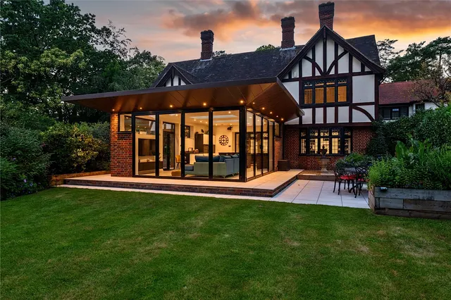 Tekels Avenue, Camberley, Surrey, GU15 2LB, photo 1