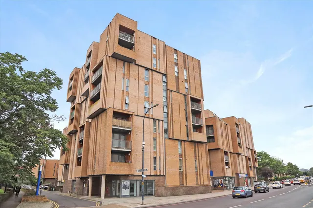 Bromley Road, London, SE6, photo 3
