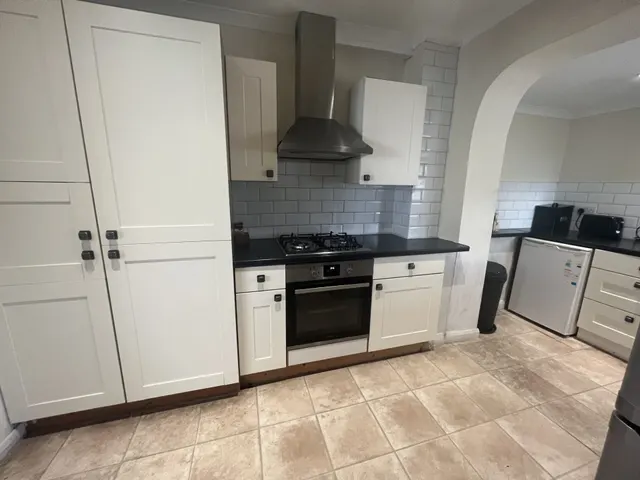 Photo 3 — Cavell Crescent, Dartford
