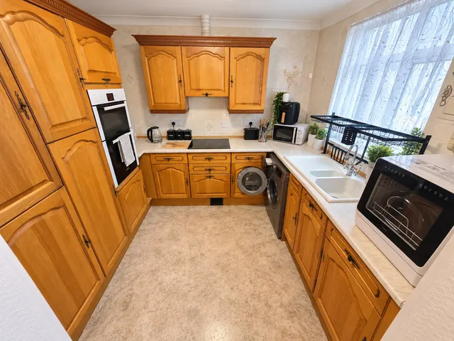 Harewood Avenue, Northolt, UB5, photo 2