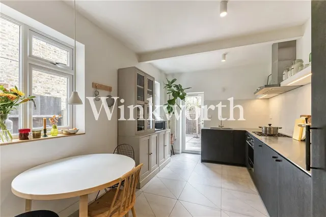 Greyhound Road, London, N17, photo 2