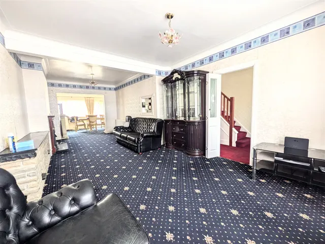Photo 3 — Woodlands Avenue, Romford, Essex RM6 6EA