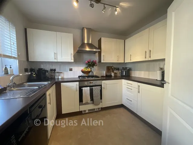 Dennington Crescent, Basildon, SS14, photo 2