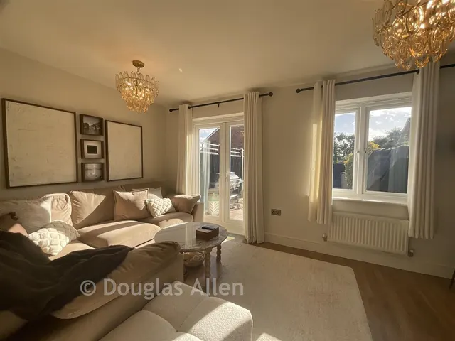 Dennington Crescent, Basildon, SS14, photo 3
