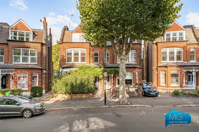 Kings Avenue, London, N10, photo 1