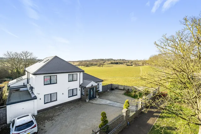 Edgwarebury Lane, Edgware, HA8, photo 1