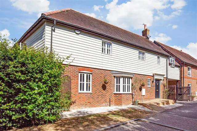 The Willows, Parbrook, RH14, photo 1