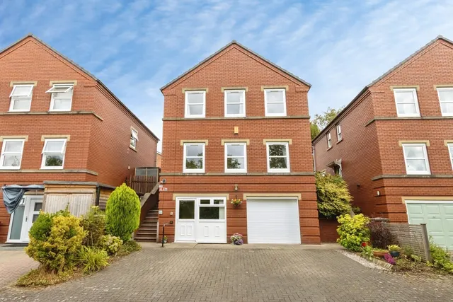 Wrenthorpe Road, Wrenthorpe, Wakefield, West Yorkshire, WF2, photo 1