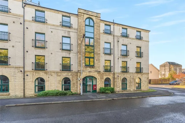 2 bedroom flat, Lady Campbells Court, Dunfermline, KY12