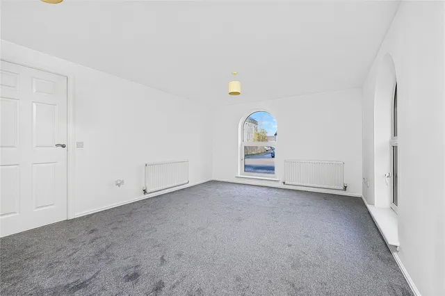 Lady Campbells Court, Dunfermline, KY12, photo 3