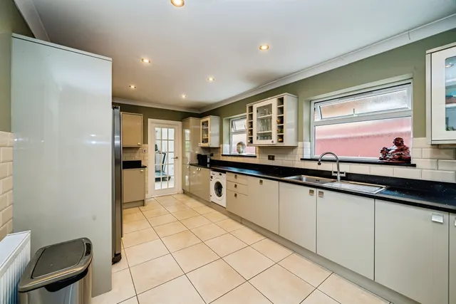 Photo 3 — Dove House Crescent, Slough