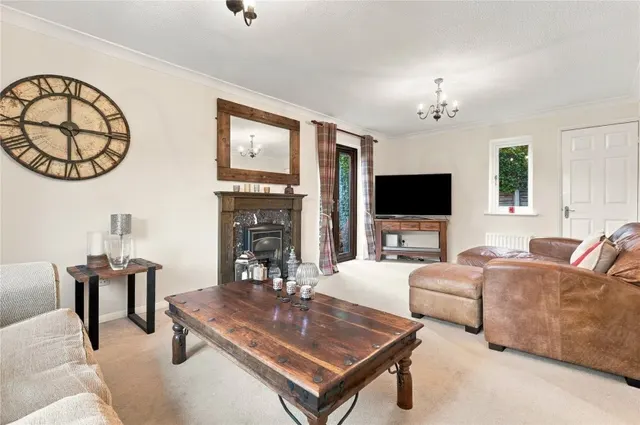 with 4 bedrooms in Bishop's Stortford, CM23, photo 3