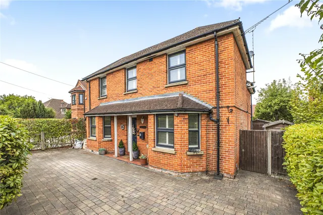 Chobham Road, Knaphill, GU21, photo 1