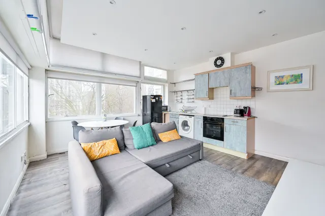 Photo 2 — Apartment 170, Metro Central Heights, 119 Newington Causeway, London