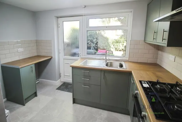 Barnsley Road, Thorpe Hesley, S61, photo 2