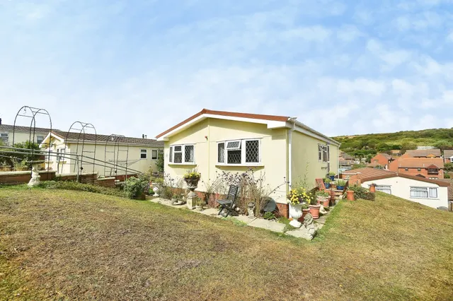 Court Farm Road, Newhaven, photo 1