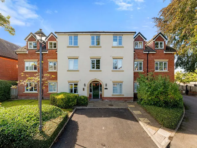Saxon Court, Sale, M33, photo 1