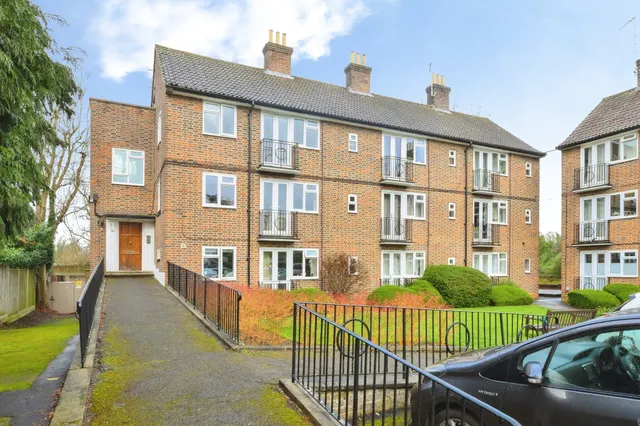Westall Close, HERTFORD, photo 1