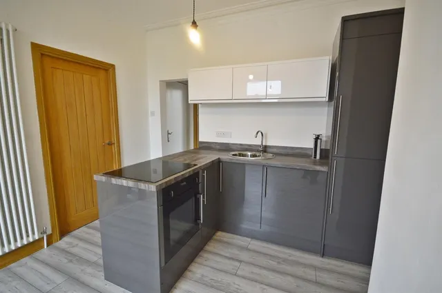 Photo 3 — 5 Beulah Terrace, Scarborough, North Yorkshire YO11 1TZ