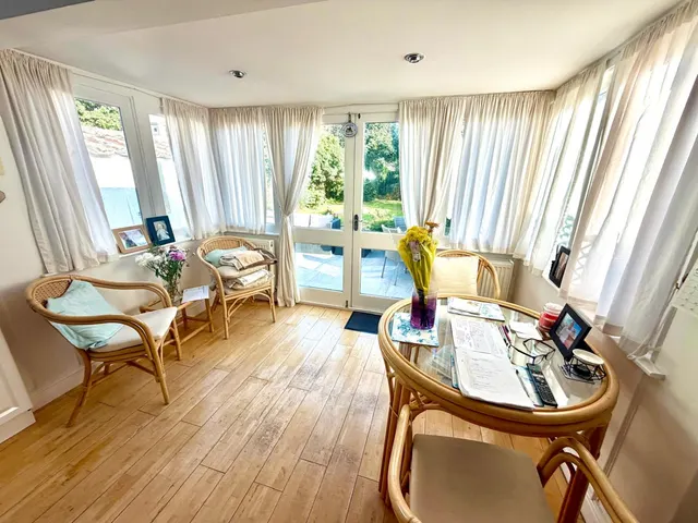 Avenue Road, Surrey Staines-upon-Thames, TW18, photo 3