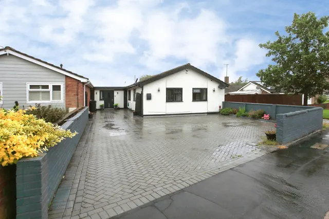 Lawson Avenue, Peterborough, PE2, photo 1