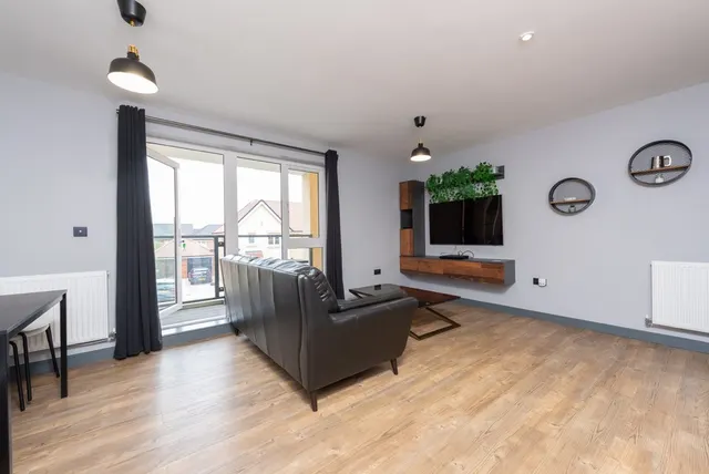 Hurst Avenue, Blackwater, GU17, photo 2
