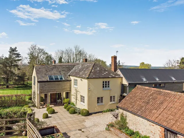 Photo 3 — Payhembury, Honiton, Devon, EX14 3HJ